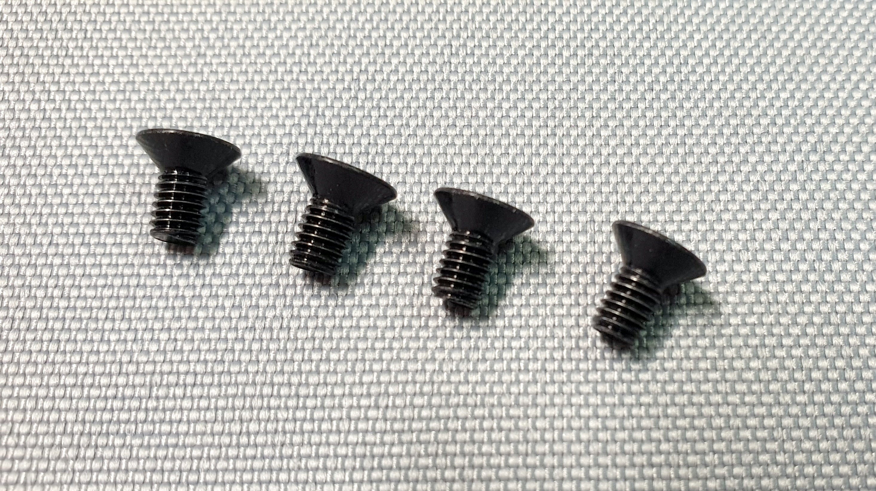 Nya Makita 912107-9 4st X Countersunk Head Screws M4X8 för 5740NB 4340CT