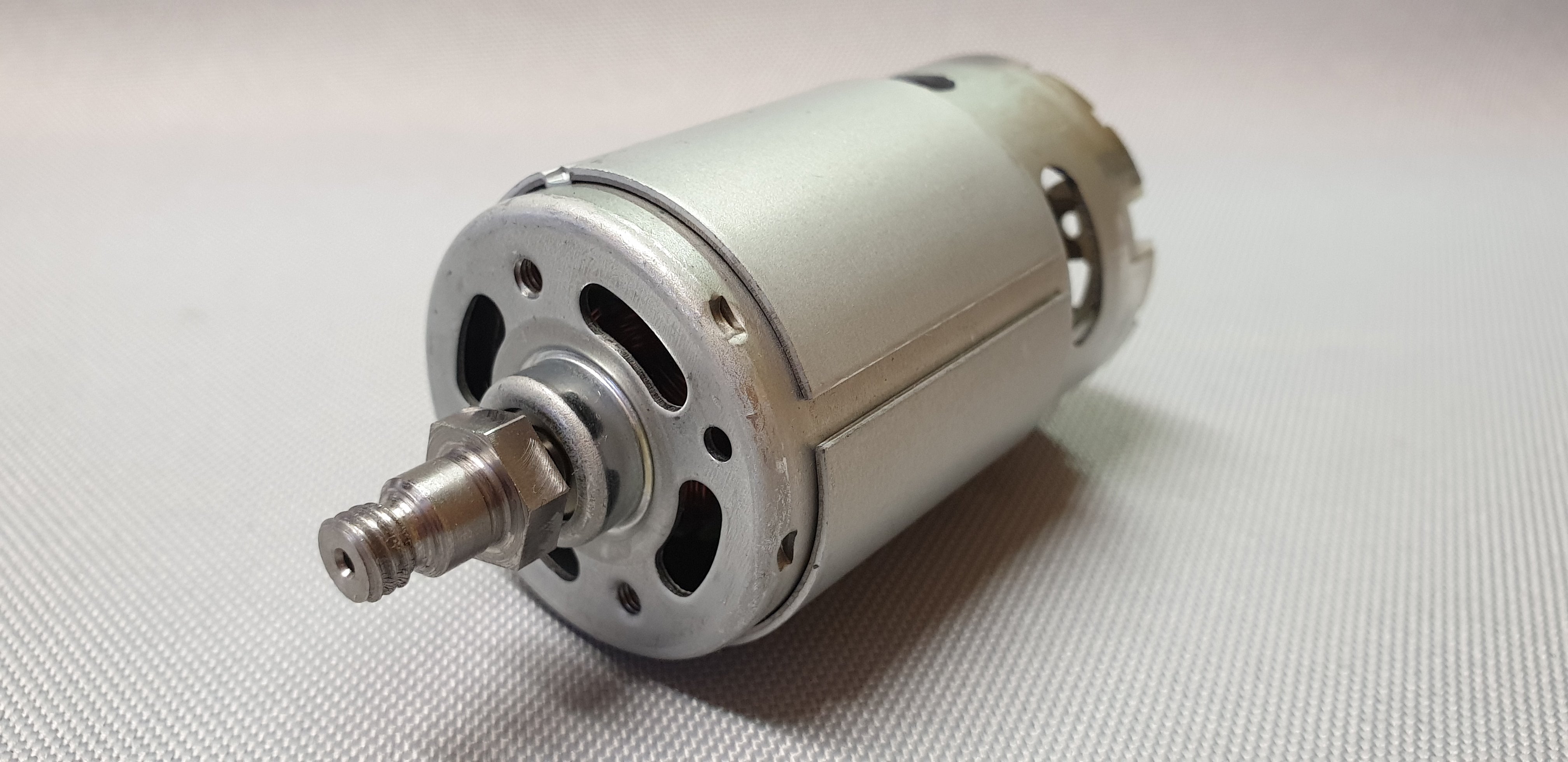 Neuer Original-Gleichstrommotor 18 V von Makita 629952-2 für BBO180 LXOB01