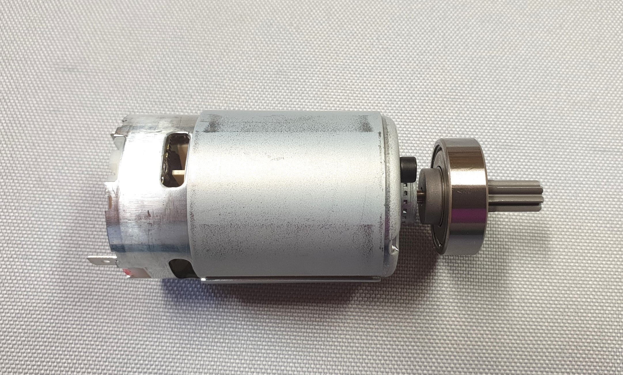 Ny äkta Makita 629930-2 Motor 18V för BUH483 DUH483 BUH523