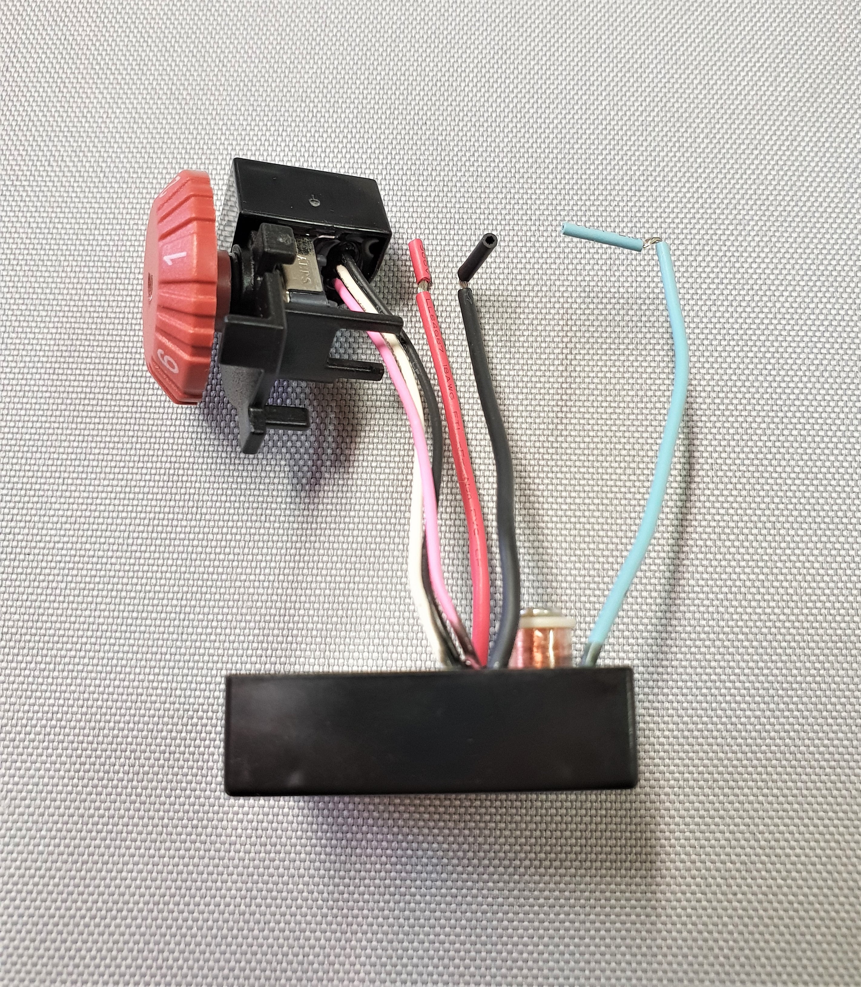 Neuer Original-Controller 240 V von Makita 620040-8 für Oberfräse RT0700C