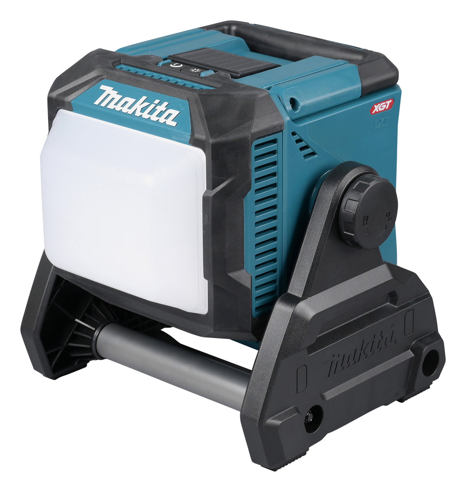 Makita ML005GX XGT and LXT spotlight, 3600 Lumens