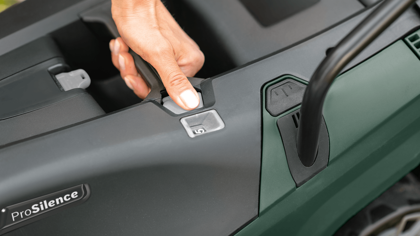 New Genuine Bosch 06008B950B Rotak 36-550 Cordless Lawnmower