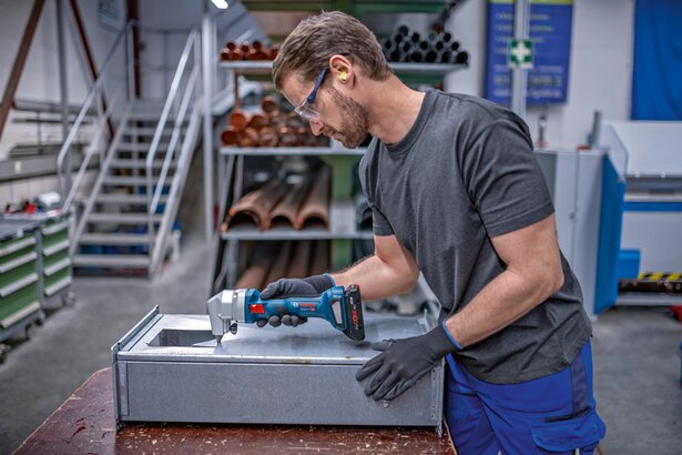 New Genuine Bosch 0601529600 GNA 18V-16 E Professional Cordless Nibbler