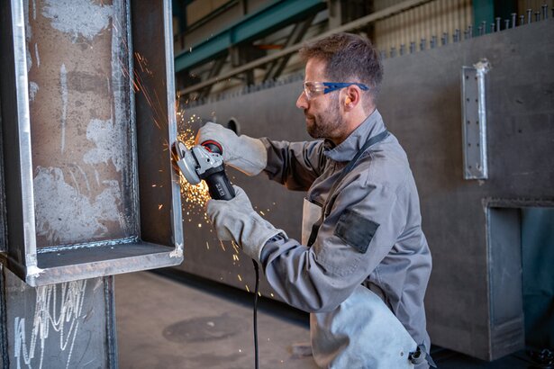 New Genuine Bosch 06017D1600 GWS 17-150 PS Professional Angle Grinder