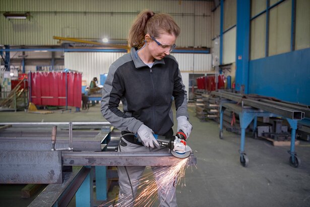 New Genuine Bosch 06017D2300 GWX 17-125 S Professional Angle Grinder with X-LOCK