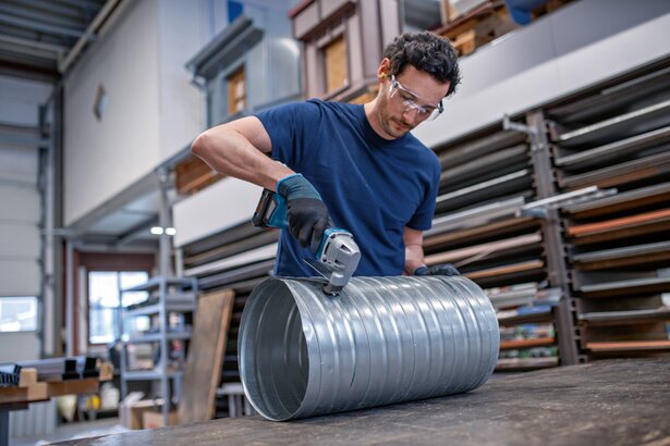 New Genuine Bosch 0601926300 GSC 18V-16 E Professional Cordless Metal Shear