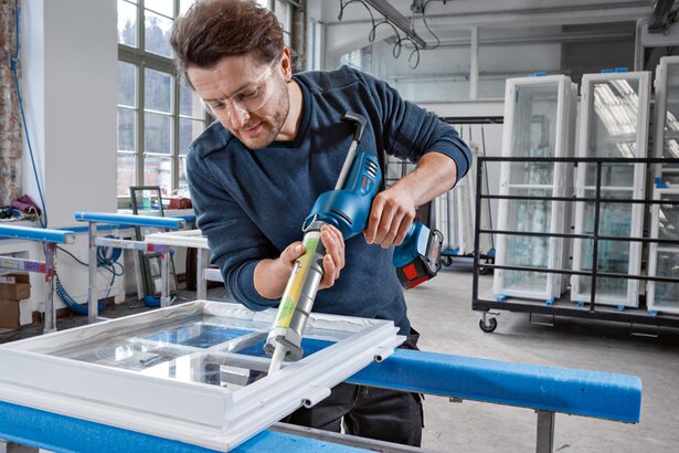 New Genuine Bosch 06019C4100 GCG 18V-310 Professional Cordless Caulk Gun