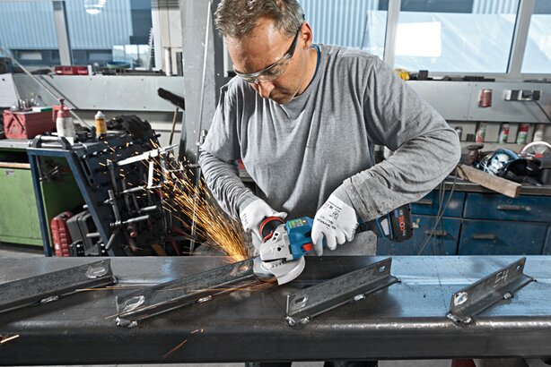 New Genuine Bosch 06019H6100 GWS 18V-15 SC Professional Cordless Angle Grinder