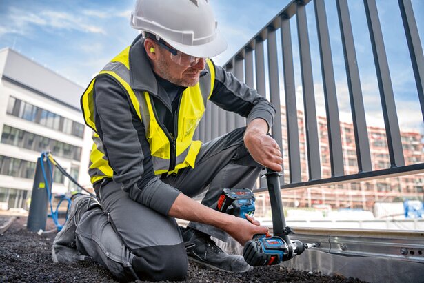 New Genuine Bosch 06019J5105 GSB 18V-150 C Professional Cordless Combi