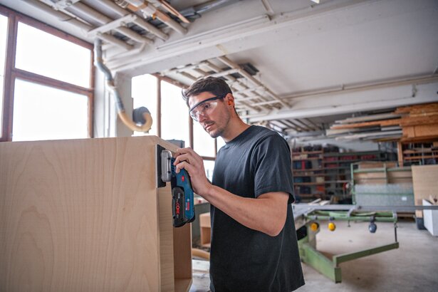 New Genuine Bosch 06019L0100 GSS 18V-13 Professional Cordless Orbital Sander