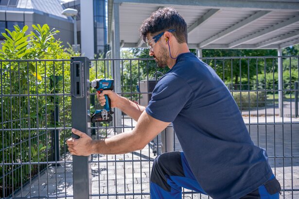 New Genuine Bosch 06019L5001 GDS 18V-330 HC Professional Cordless Impact Wrench