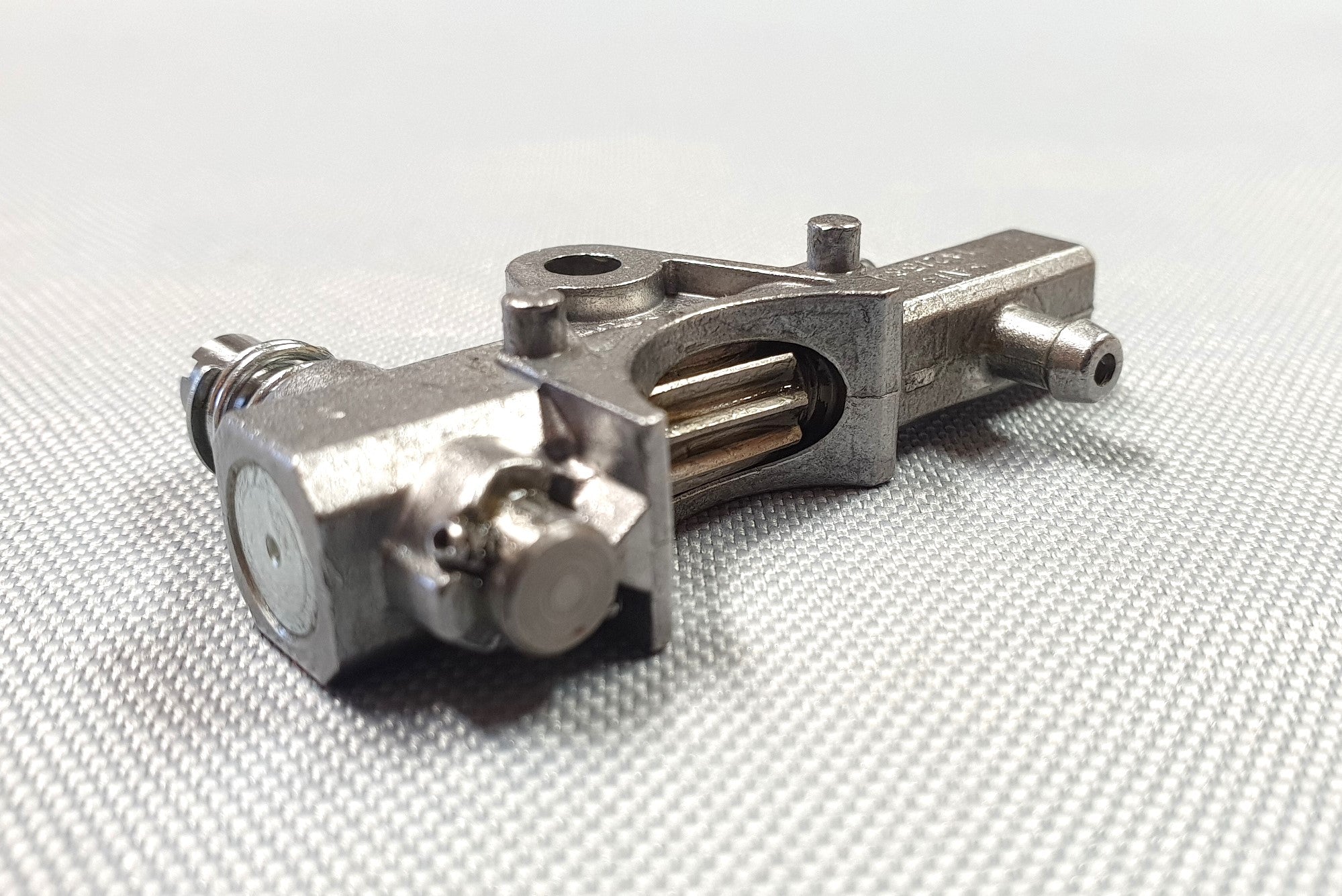 New Genuine Makita 142156-4 Oil Pump Complete for UC4041A UC4051A