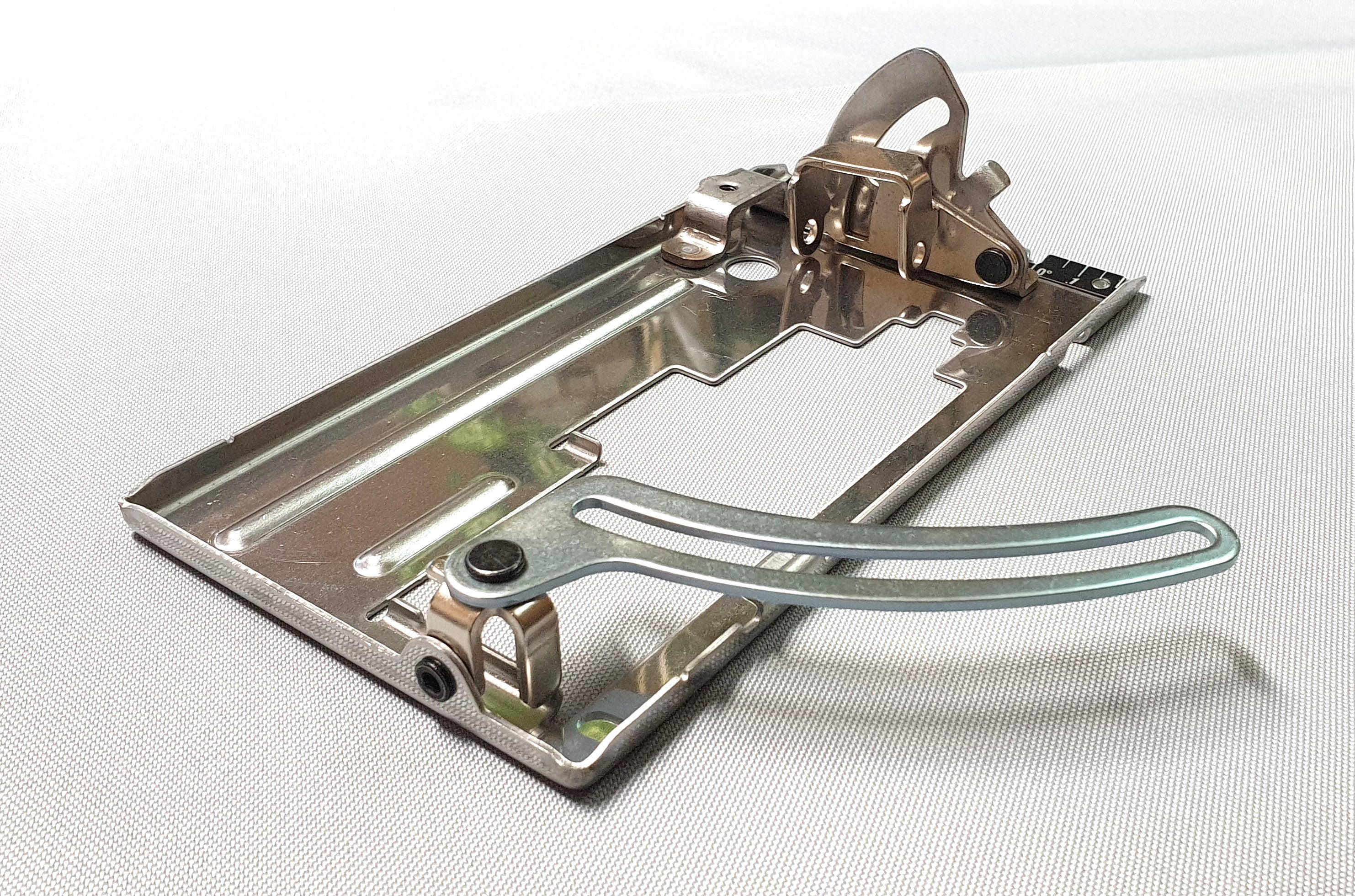 New Genuine Makita 158252-8 Base Complete SS501D DSS501