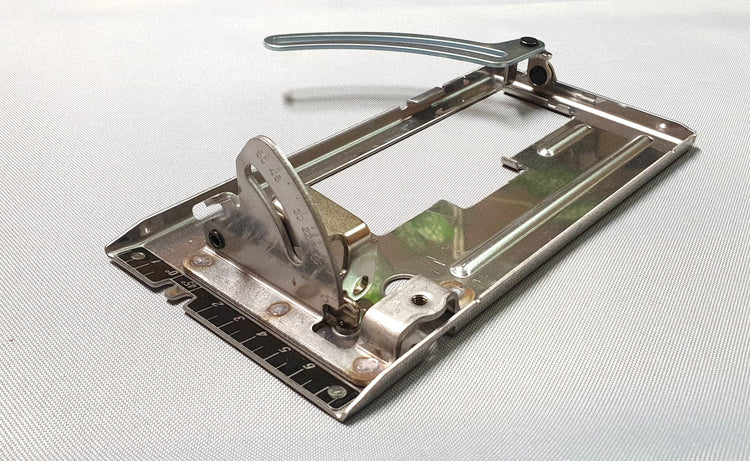 New Genuine Makita 158252-8 Base Complete SS501D DSS501