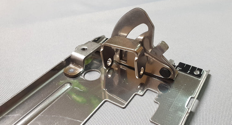 New Genuine Makita 158252-8 Base Complete SS501D DSS501