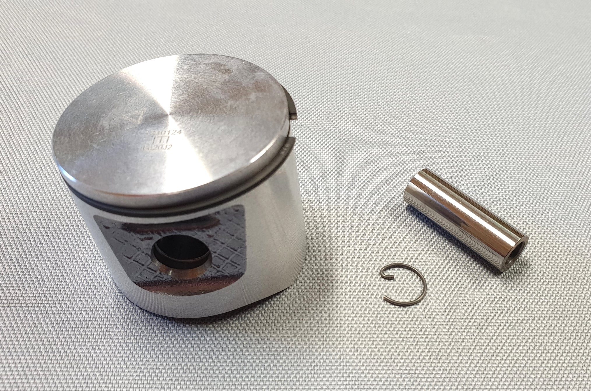 New Genuine Makita 183K15-9 Piston Complete for EK6100 EK6101 PC6110 PC6112