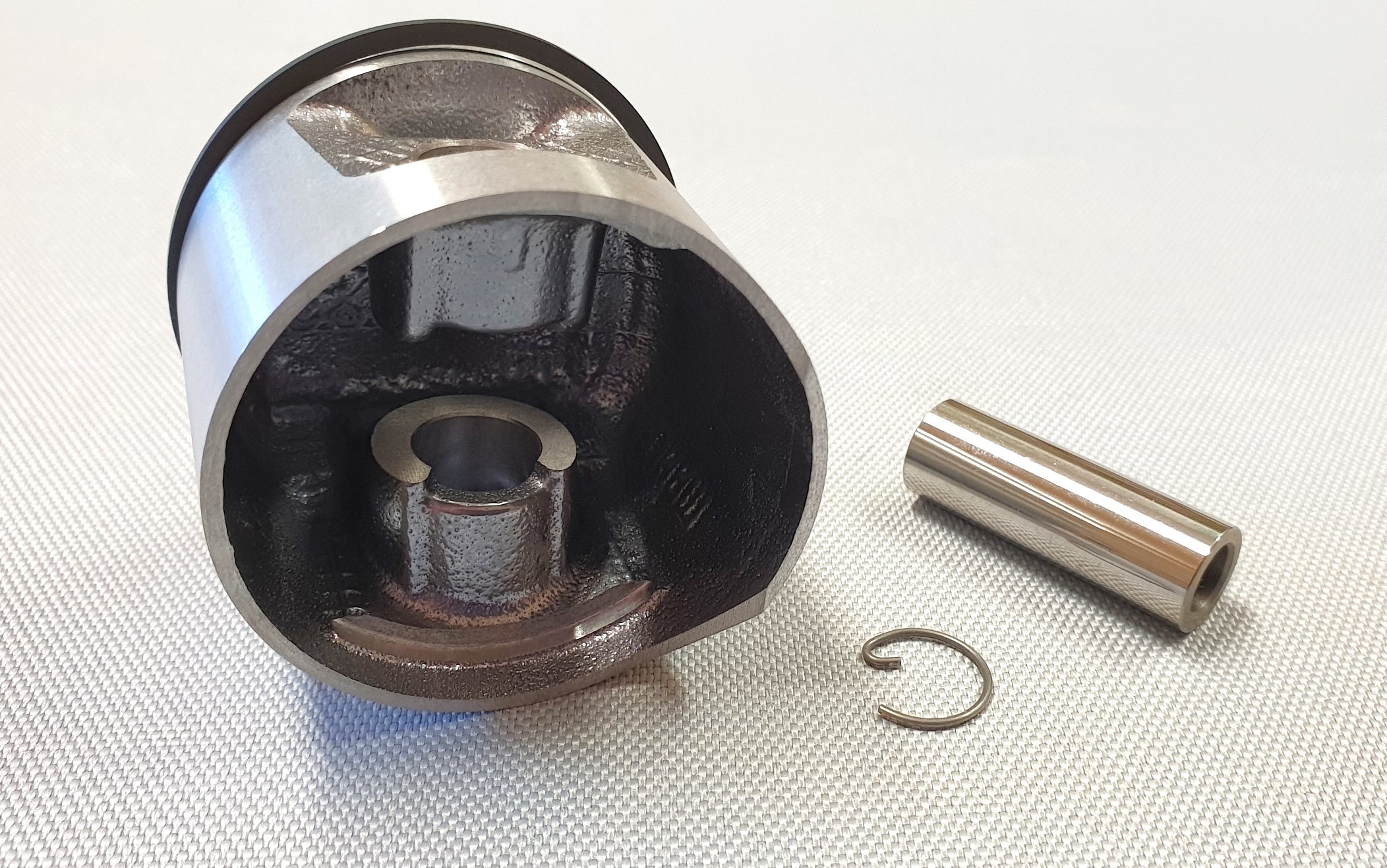 New Genuine Makita 183K15-9 Piston Complete for EK6100 EK6101 PC6110 PC6112