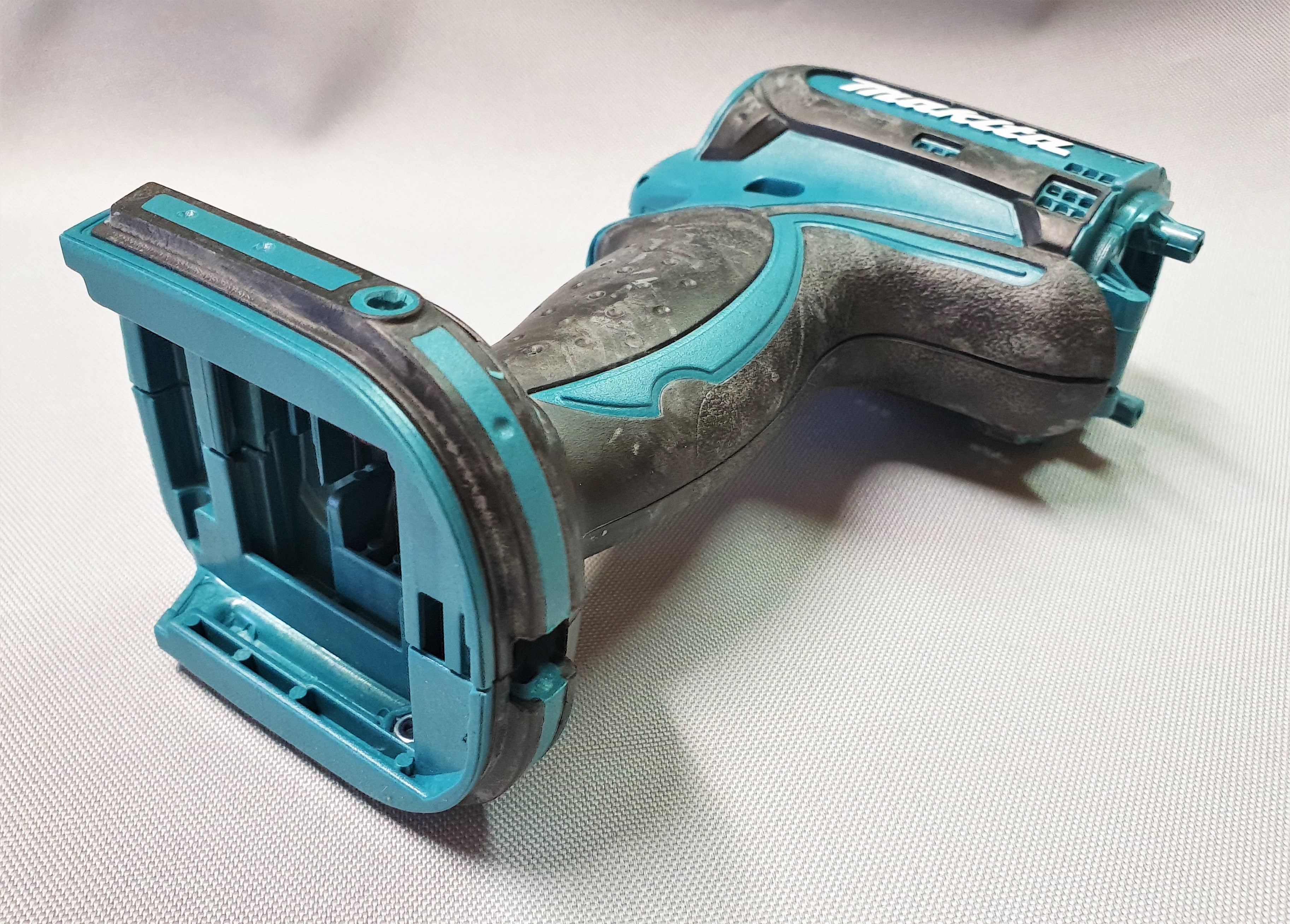 New Genuine Makita 188238-8 housing set for DF452D BHP452