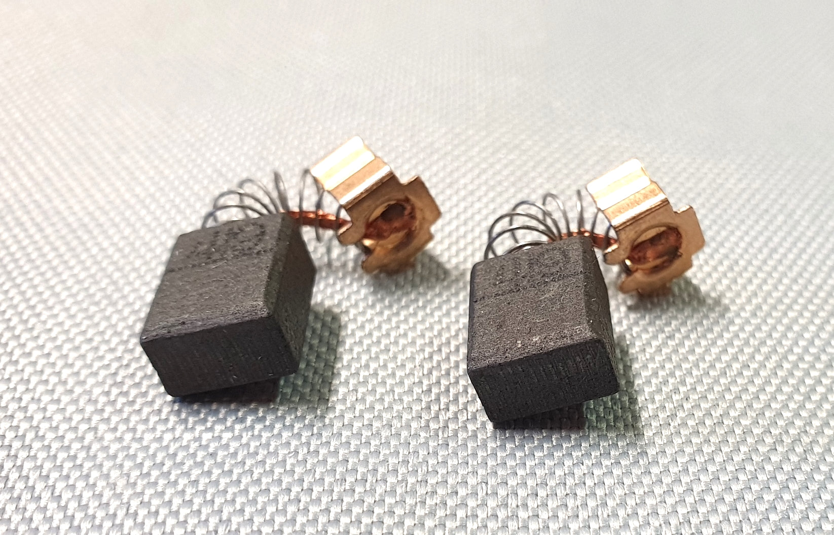 New Genuine Makita 195015-1 5 pairs Carbon Brushes CB-419 HR2440 HR2450 HR2450T