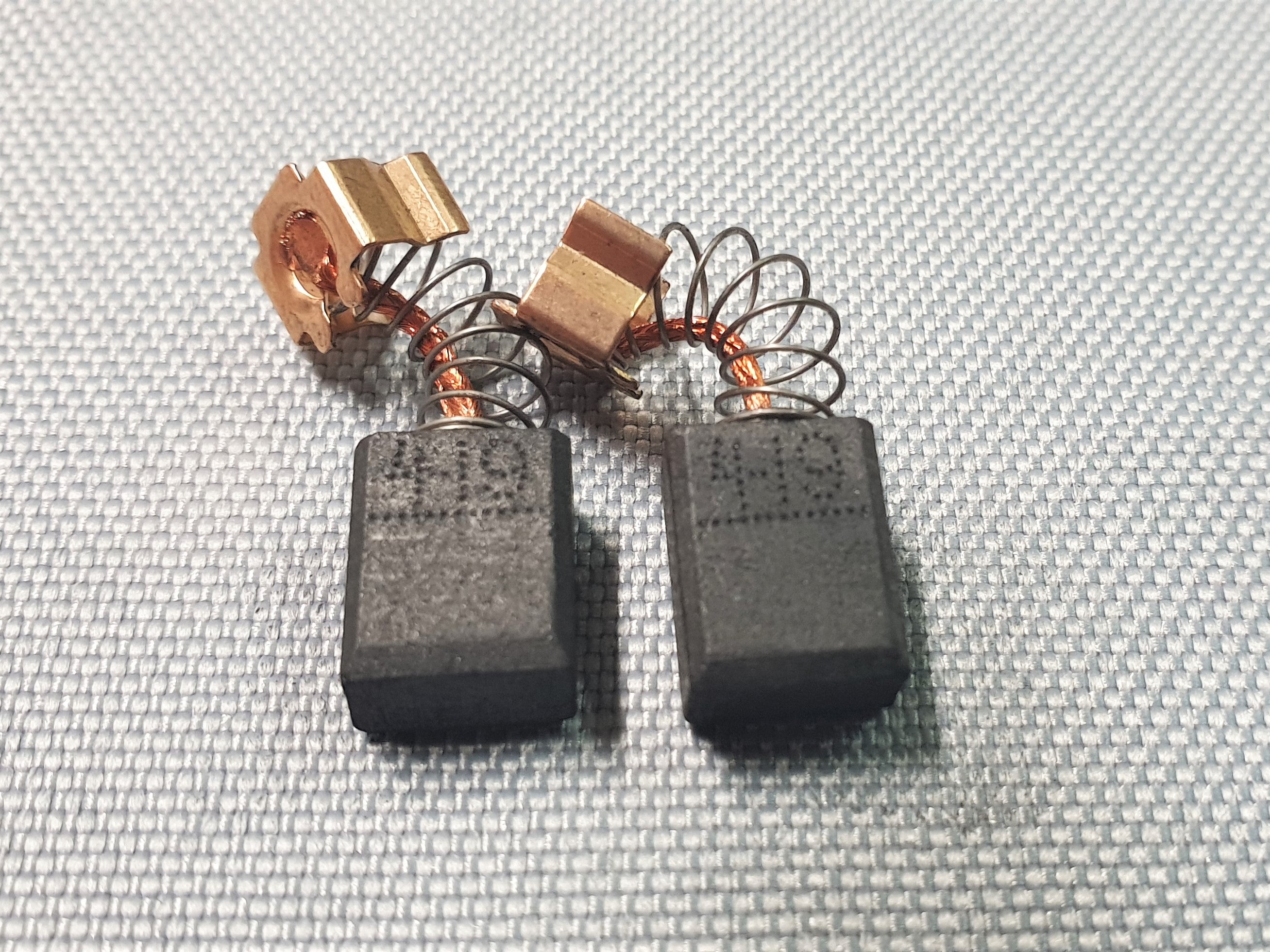 New Genuine Makita 195015-1 CB-419 10 pair Carbon Brushes HR2440 HR2450 HR2450T