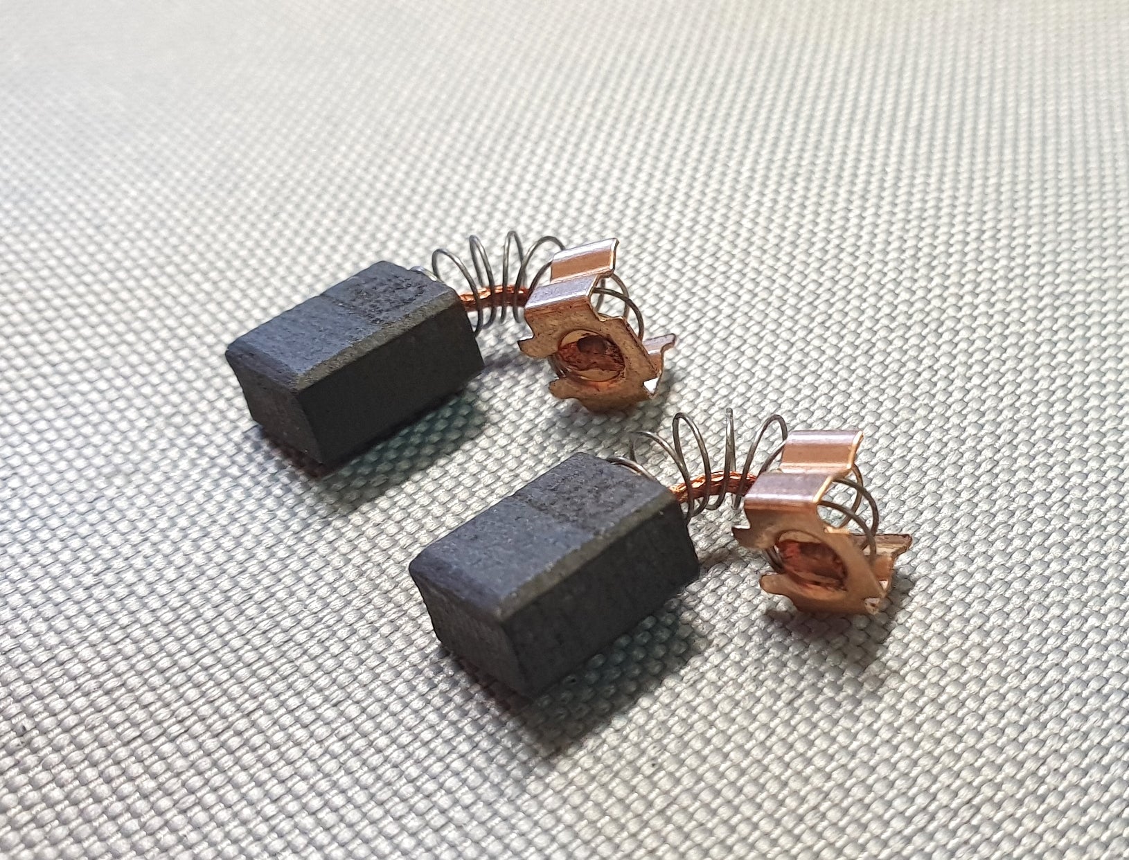 New Genuine Makita 195015-1 CB-419 10 pair Carbon Brushes HR2440 HR2450 HR2450T