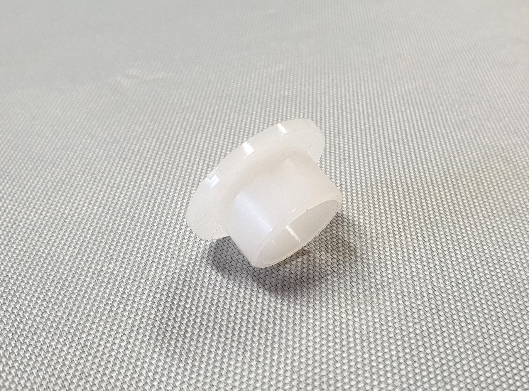 New Genuine Makita 415148-9 Nylon Bush 15 HM1800