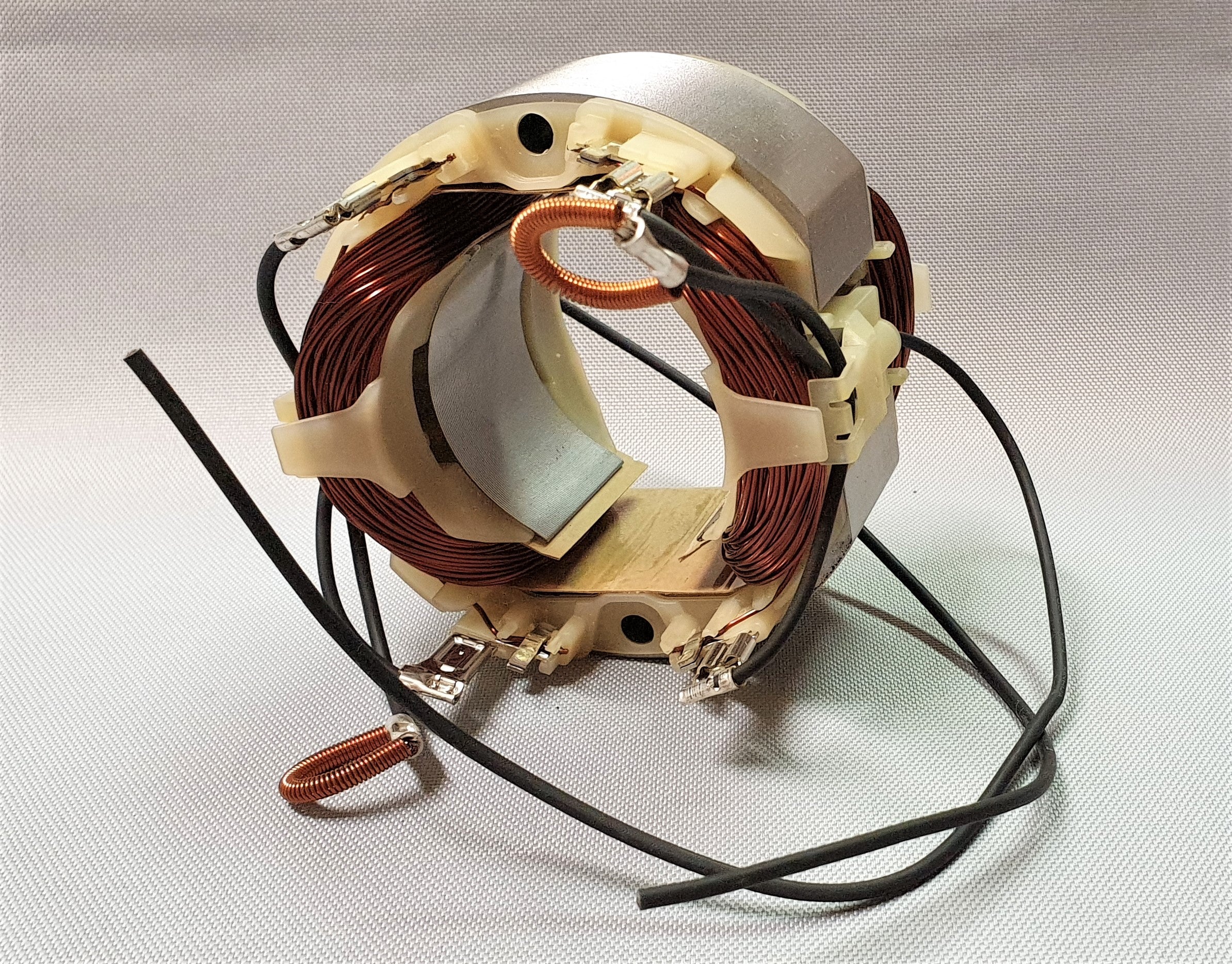 New Genuine Makita 596289-1 Field Ass'y 220-240V 5007MG 5008MG