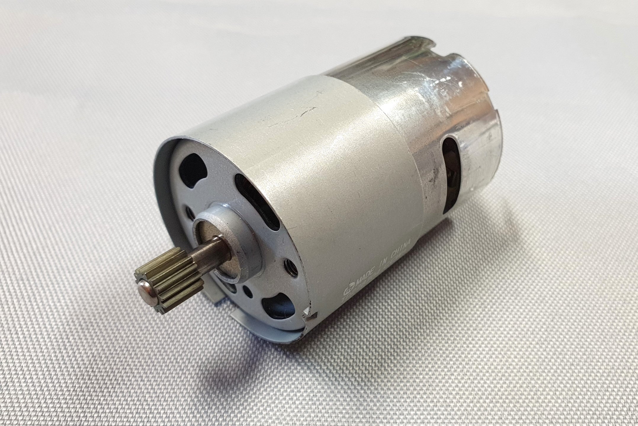 New Genuine Makita 629581-1 DC Motor 9.6V for 6095D UM1690D