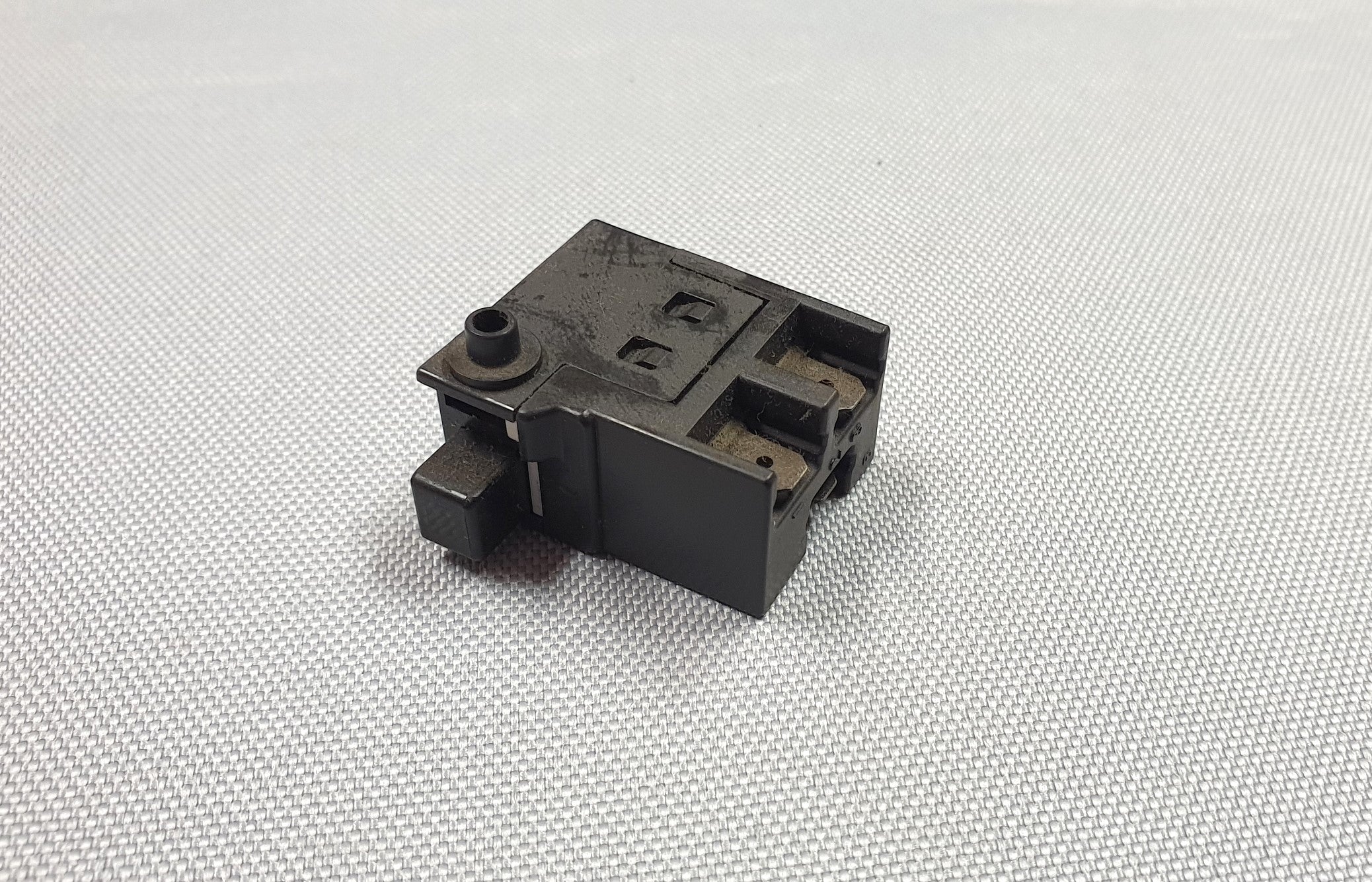 New Genuine Makita 651893-4 Switch SP115F