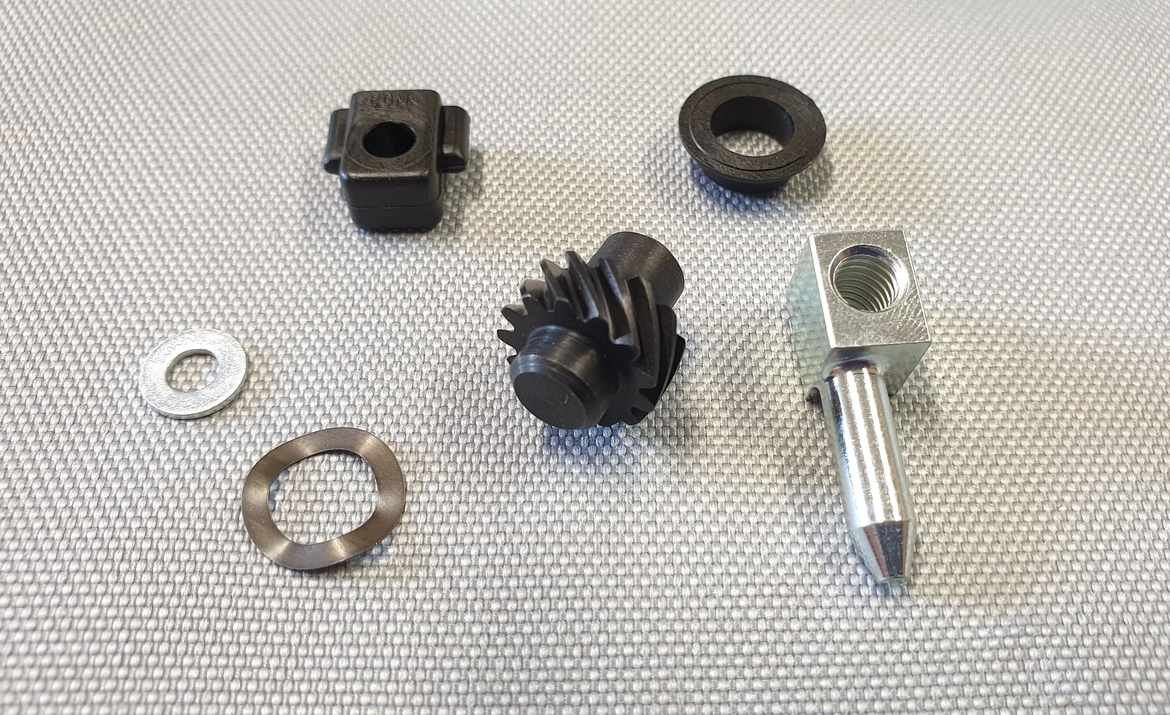 New Genuine Makita 957213023 Chain Tensioner CPL.