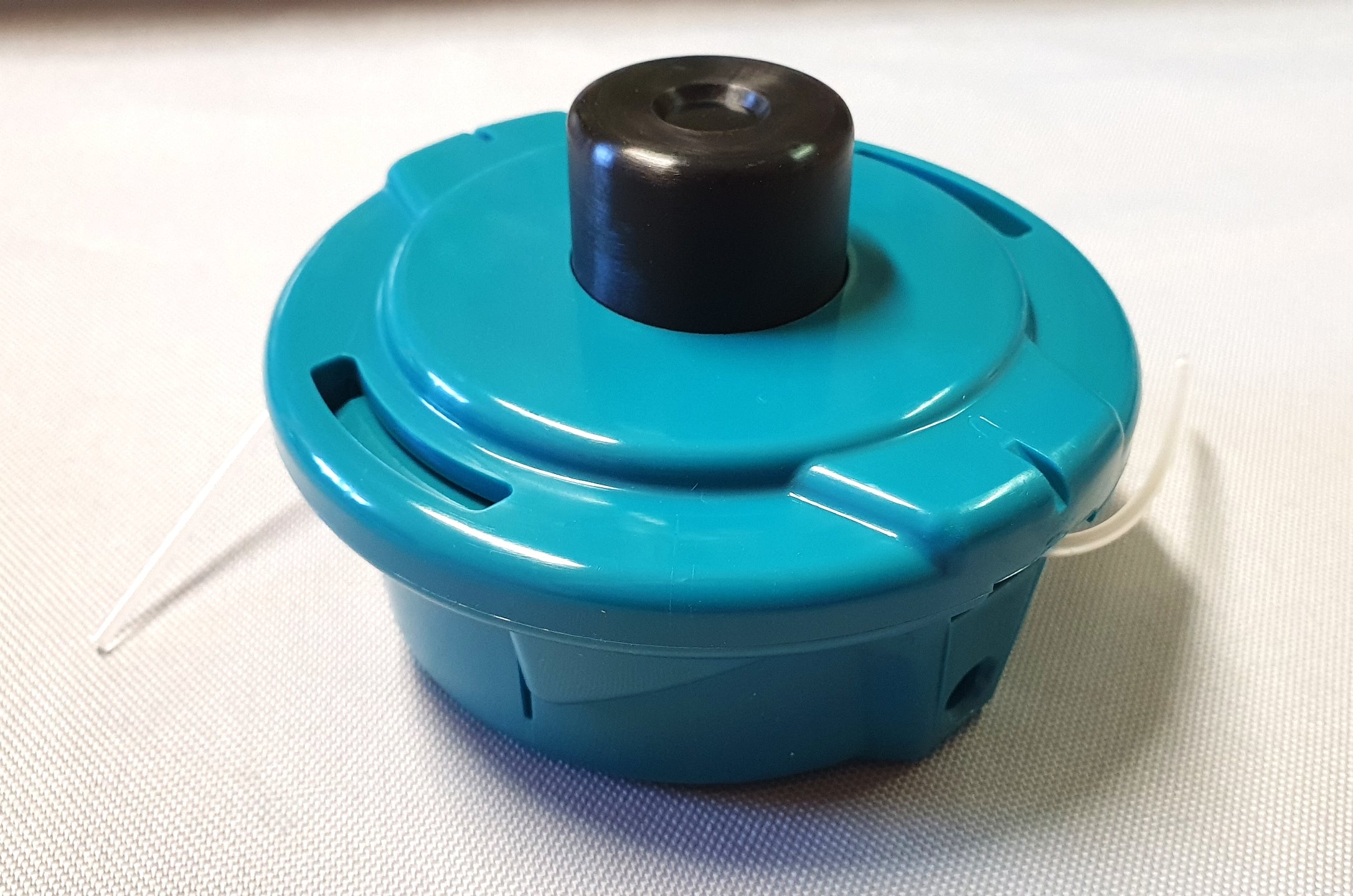 New Genuine Makita B-02945 Nylon Cutting Head Auto, M8&M10X1,25LH, 2,4MM