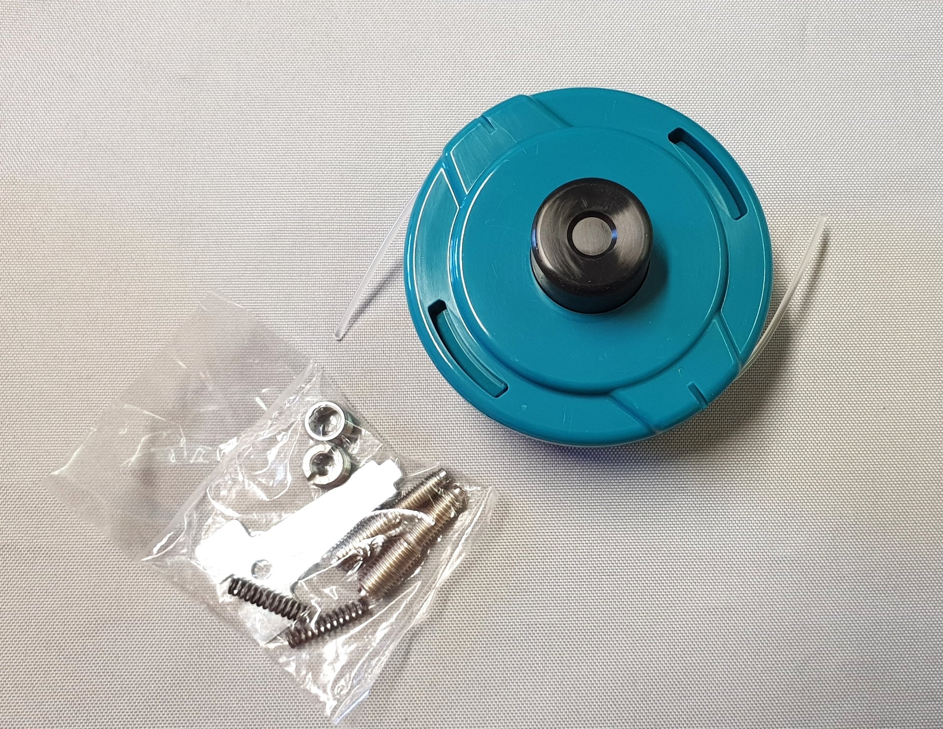 New Genuine Makita B-02945 Nylon Cutting Head Auto, M8&M10X1,25LH, 2,4MM