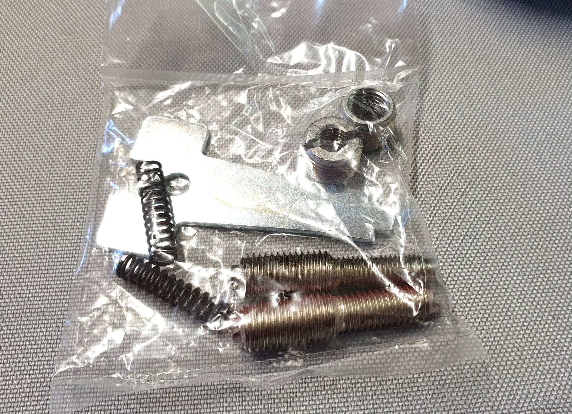 New Genuine Makita B-02945 Nylon Cutting Head Auto, M8&M10X1,25LH, 2,4MM