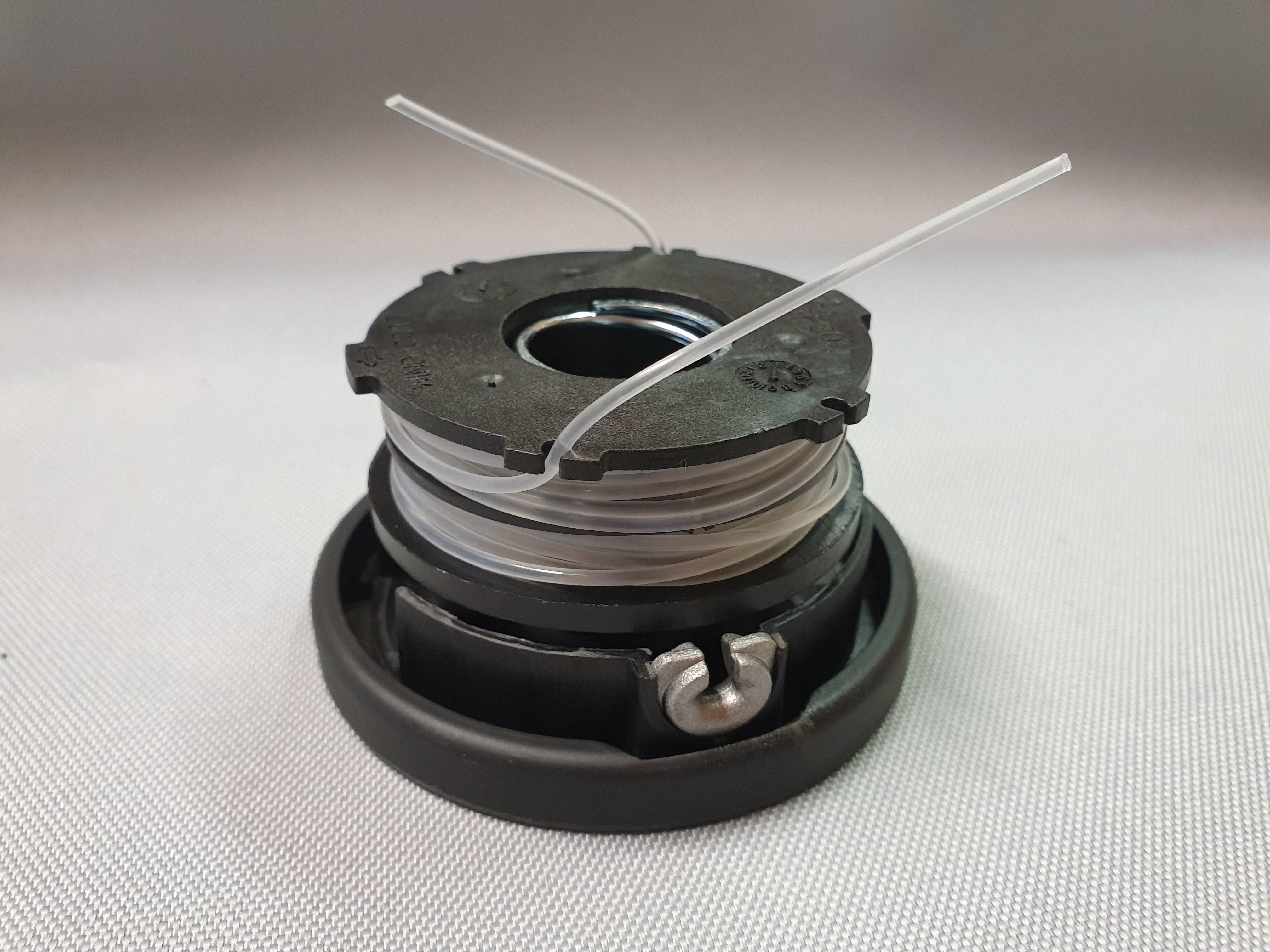 New Genuine Makita DA00000001 Spool Assembly for Trmmer UR3000