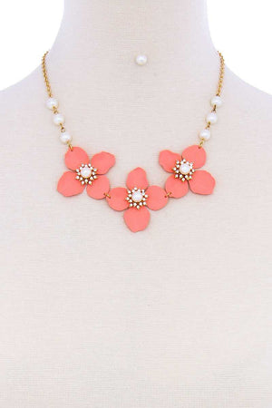 Stylish Flower And Pearl Necklace Set