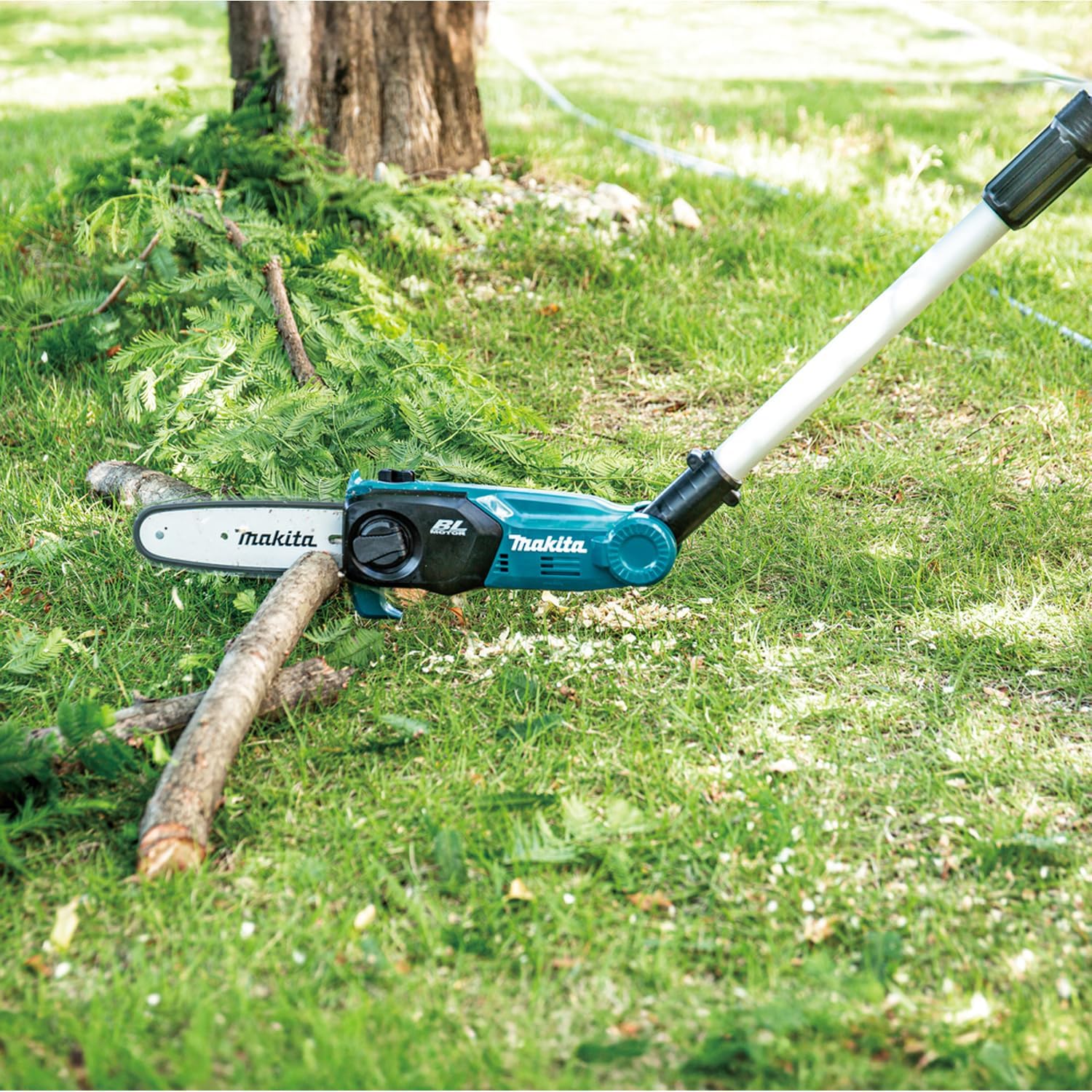 Makita DUA200Z Cordless Telescopic Pole Saw 18V LXT, 200 mm — Tool Only (no battery, no charger)